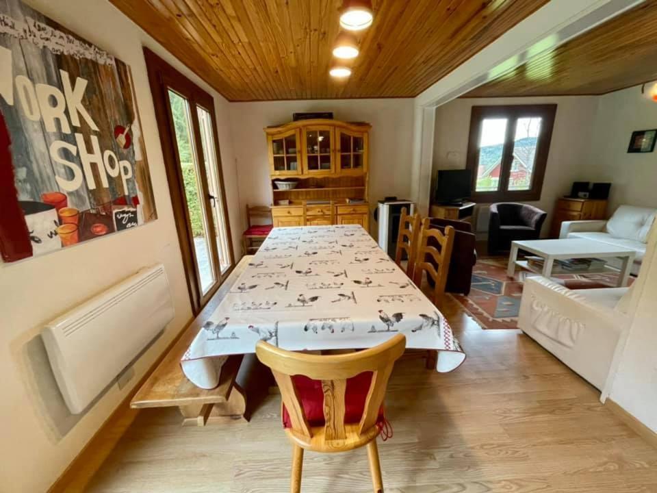 Le Bois Joli Chalet 4 Etoiles Cledicihome Cadre Paisible En Lisiere De Foret Gérardmer Oda fotoğraf